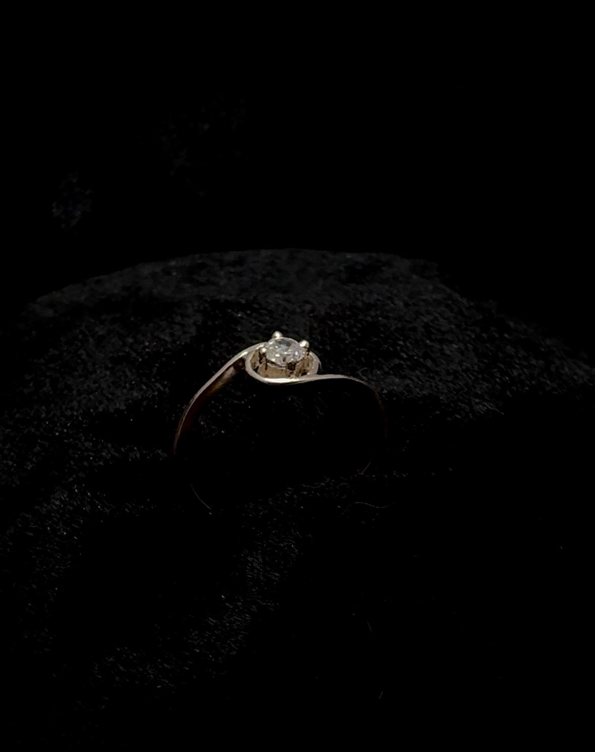 Open-eye sparkling zircon ring