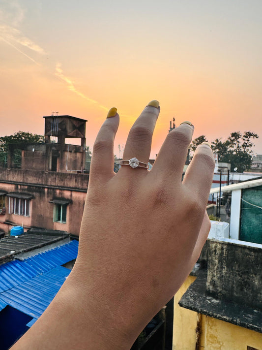 Hollow band solitaire zircon ring