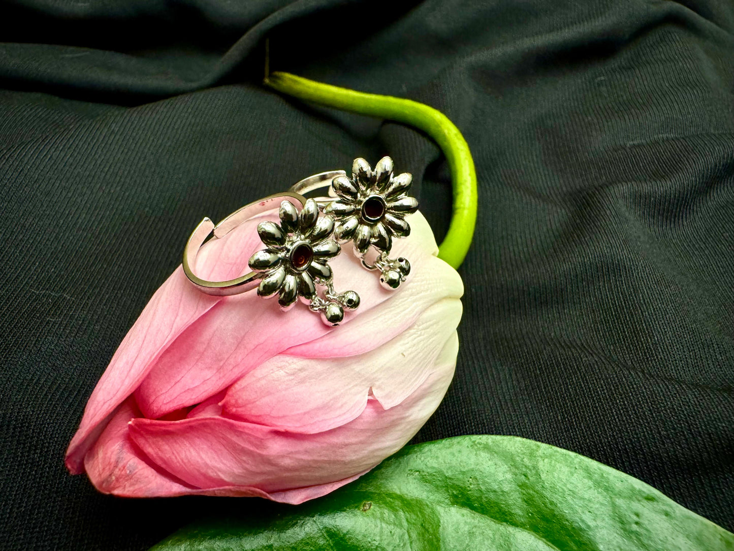Jyotsna toe ring