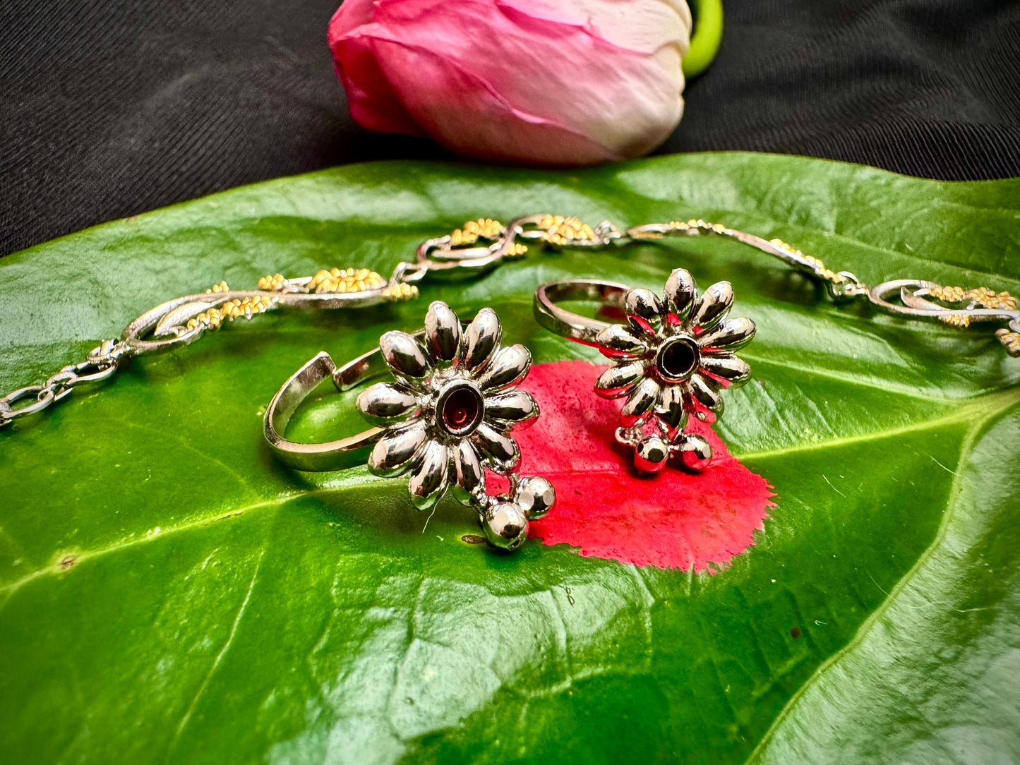 Jyotsna toe ring