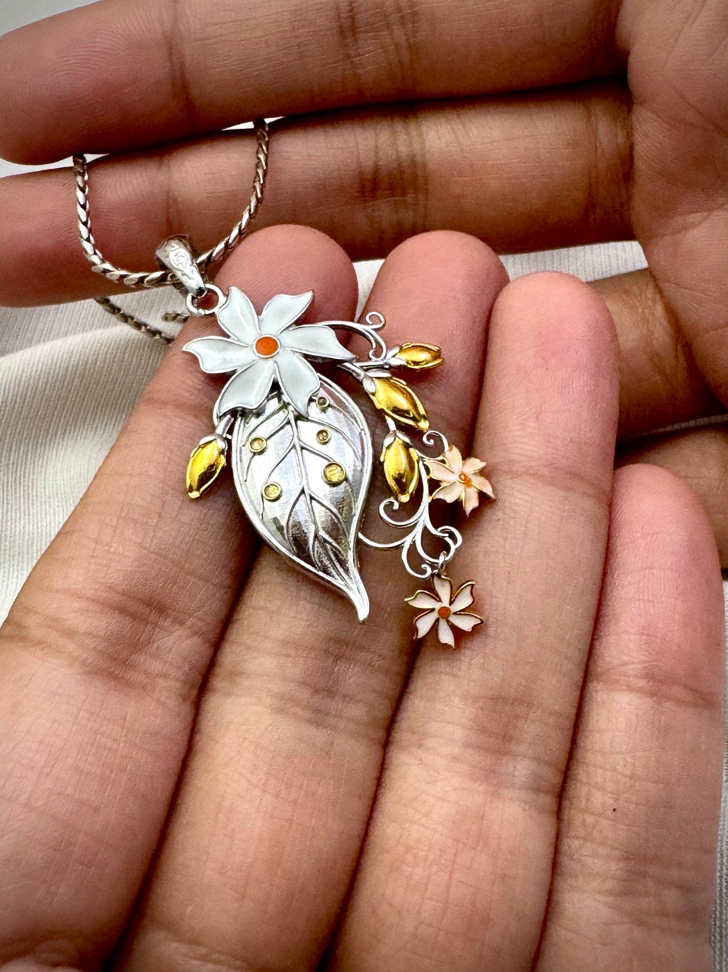 Shiuli Lata pendant (Dual tone)