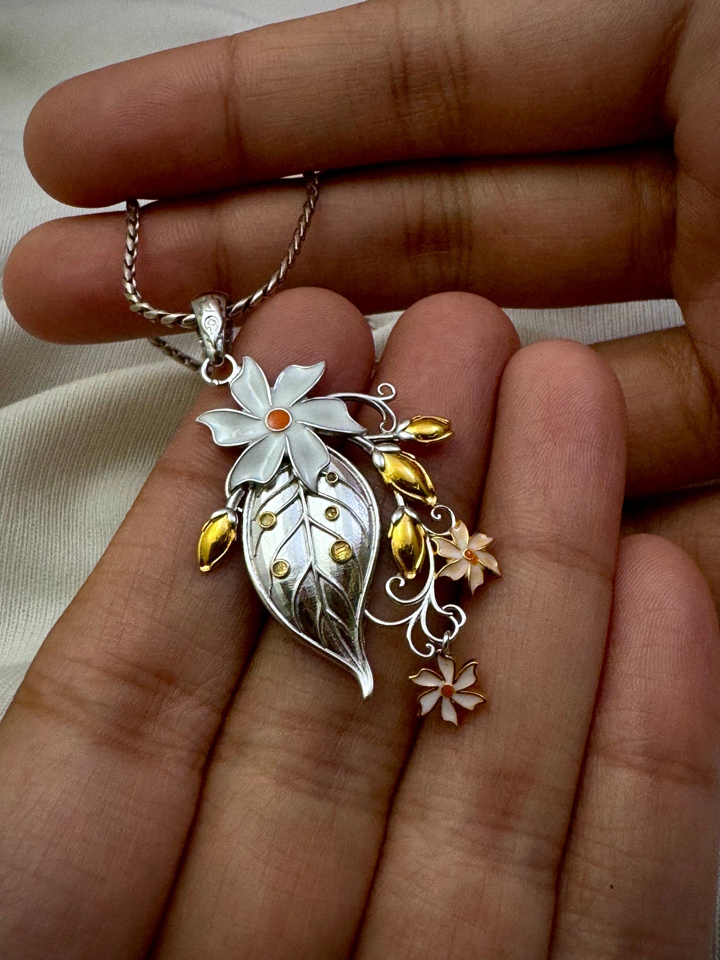 Shiuli Lata pendant (Dual tone)