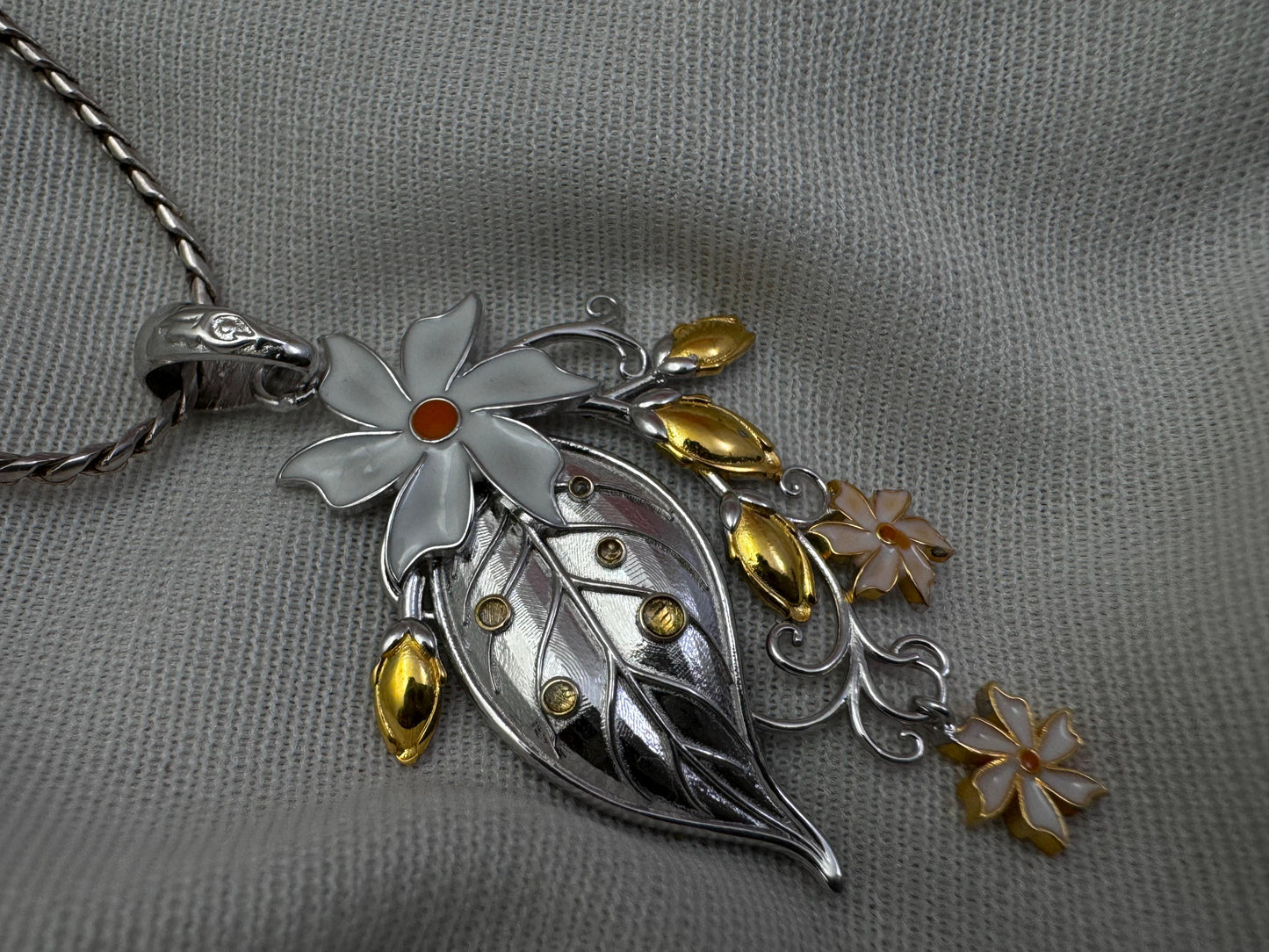 Shiuli Lata pendant (Dual tone)