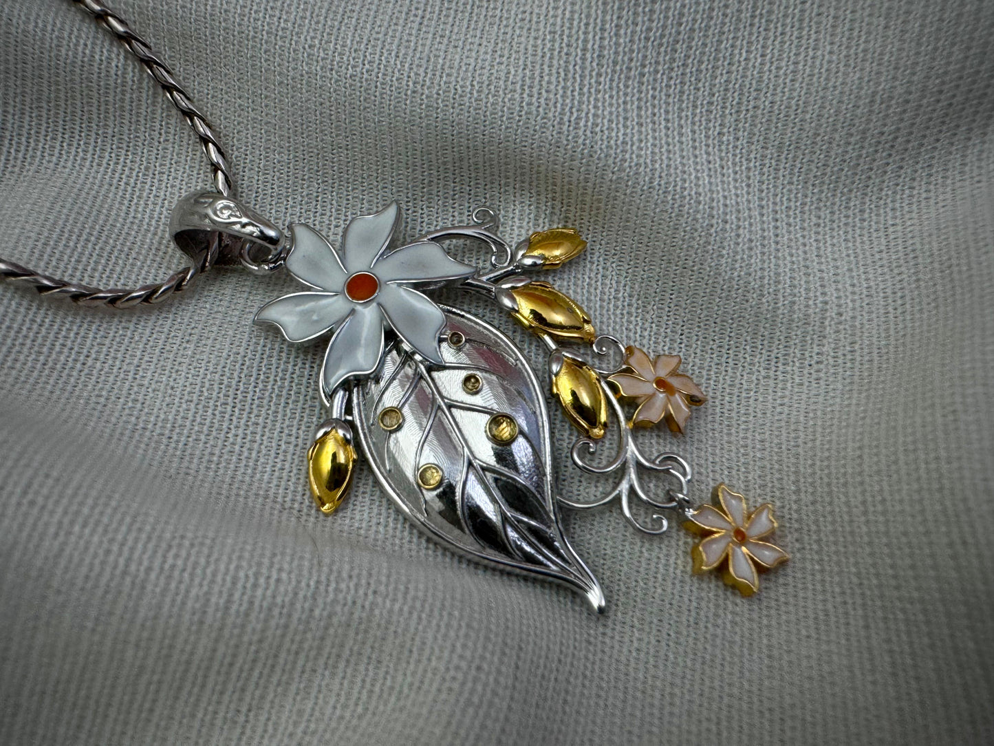 Shiuli Lata pendant (Dual tone)