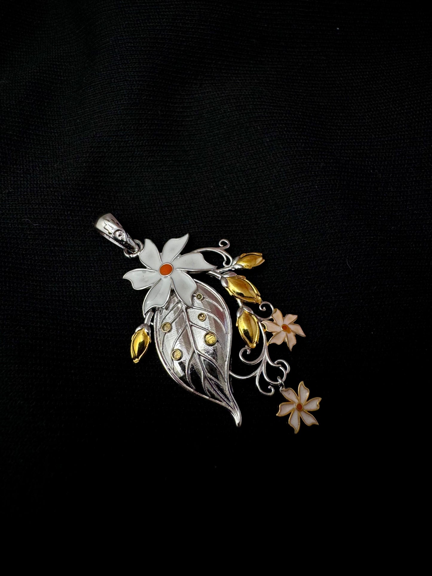 Shiuli Lata pendant (Dual tone)