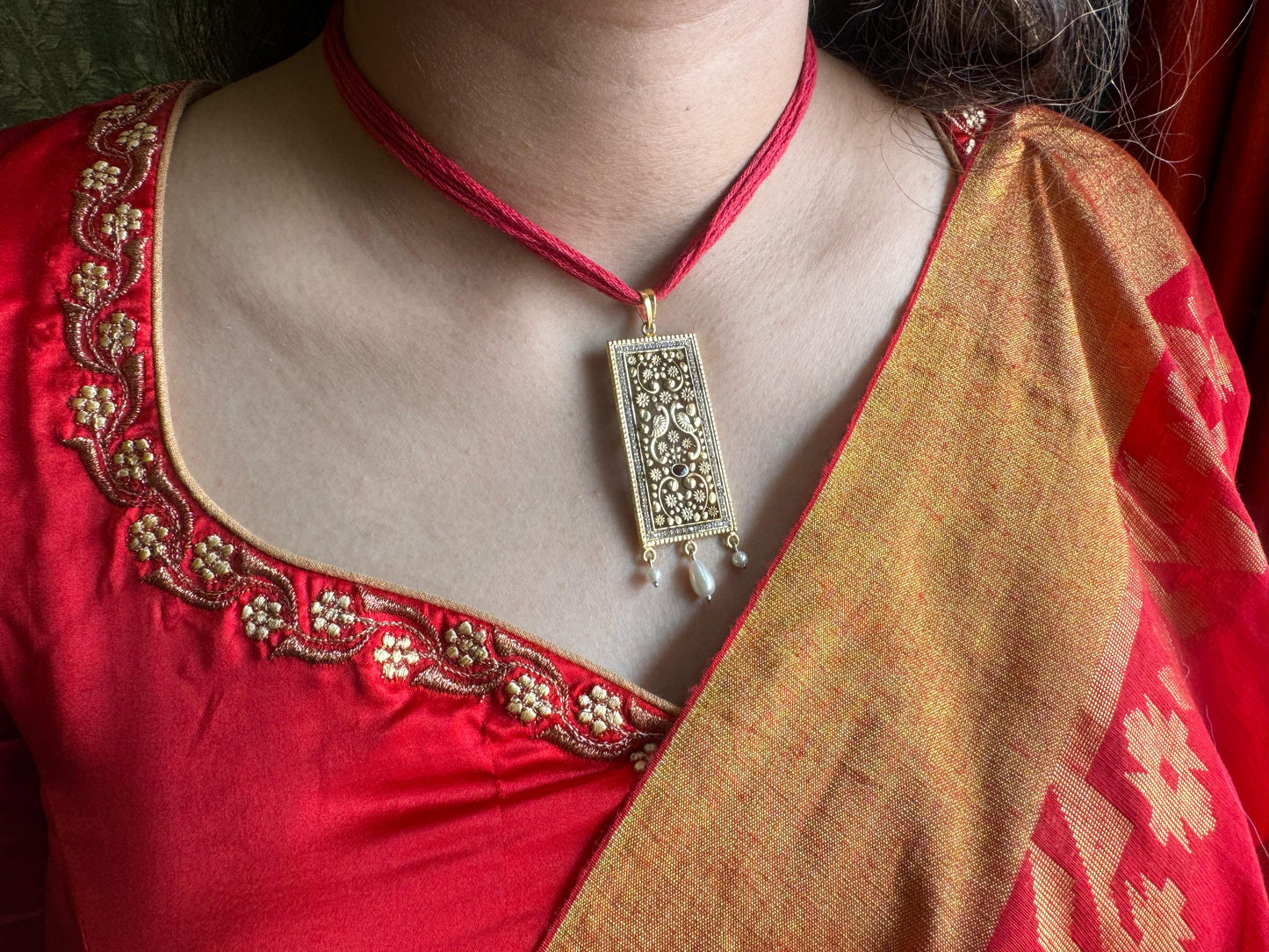 Pavo cristatus jal work pendant