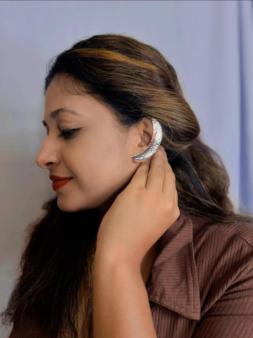 Crescent moon earcuff