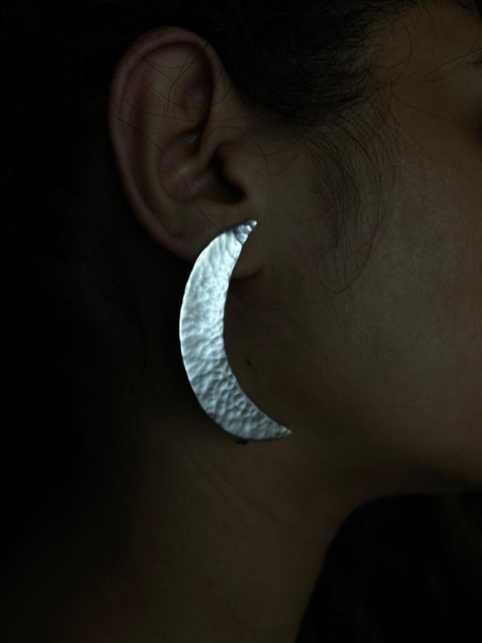Crescent moon earcuff
