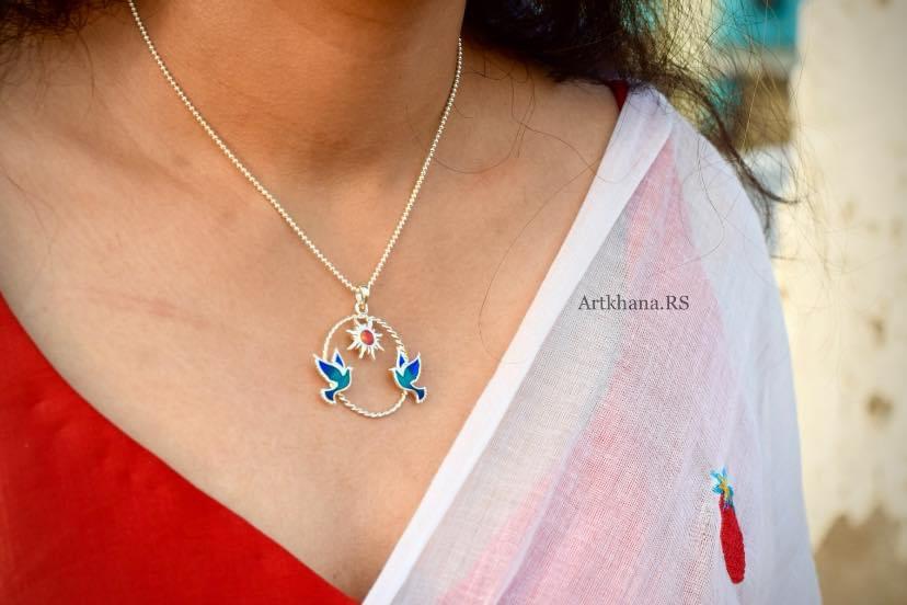 Fly away pendant