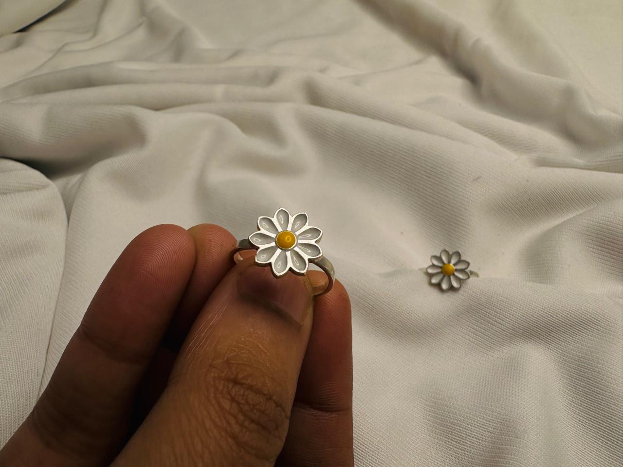 Daisy toe ring