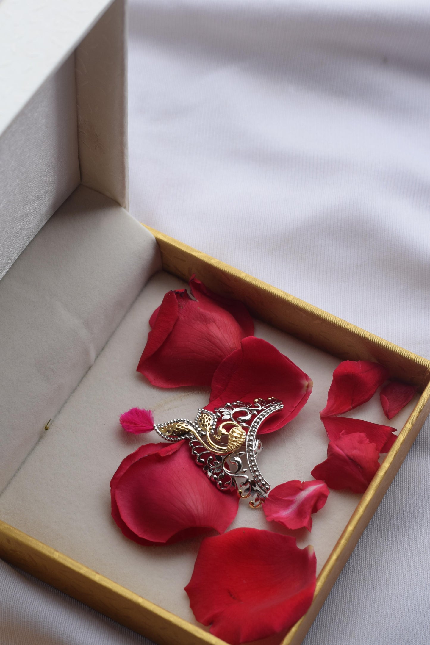 Mukut brooch