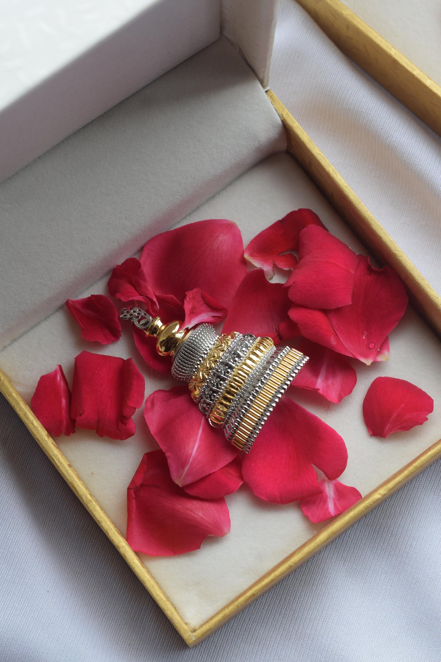Topor brooch