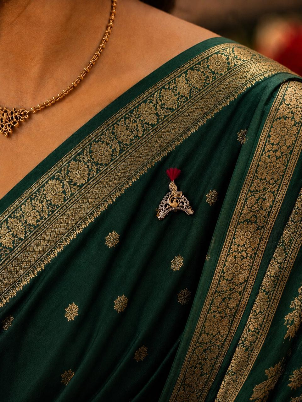 Mukut brooch